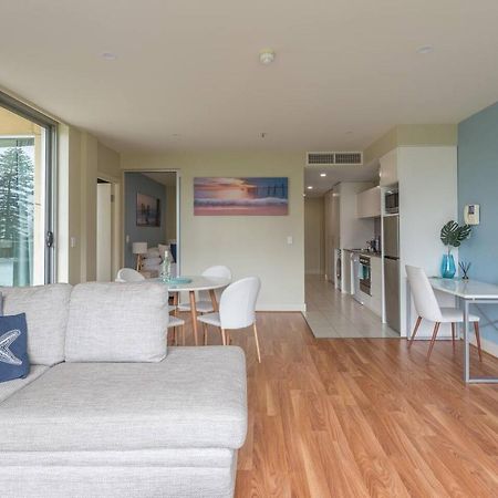 Beachside Luxury Apartments One & Two Bedroom In Beachfront Oaks Pier Building Glenelg Exterior foto