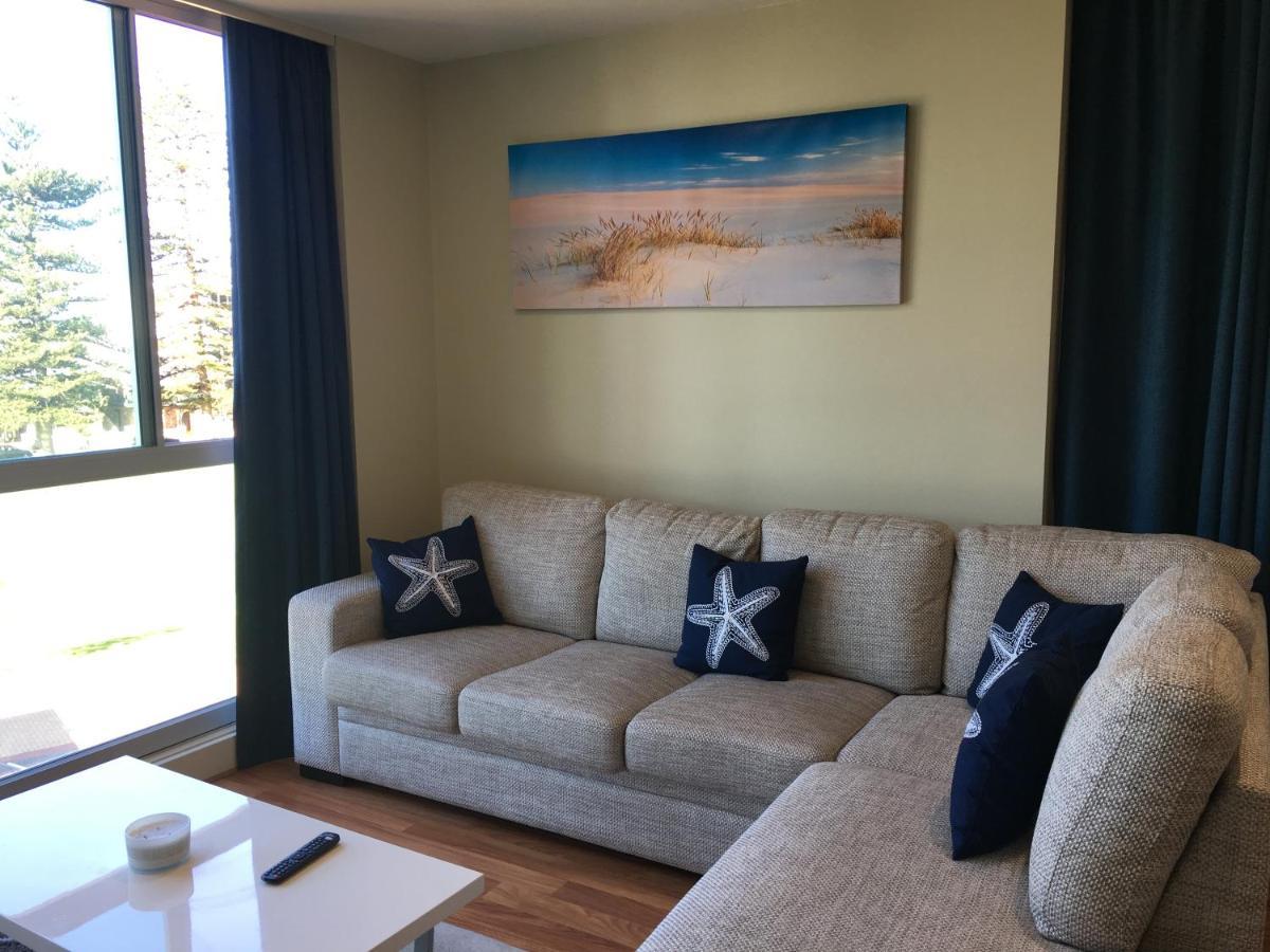 Beachside Luxury Apartments One & Two Bedroom In Beachfront Oaks Pier Building Glenelg Exterior foto