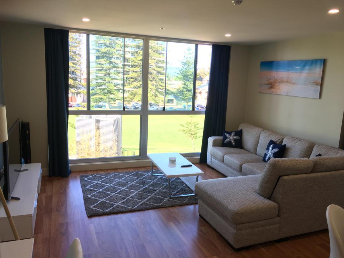 Beachside Luxury Apartments One & Two Bedroom In Beachfront Oaks Pier Building Glenelg Exterior foto