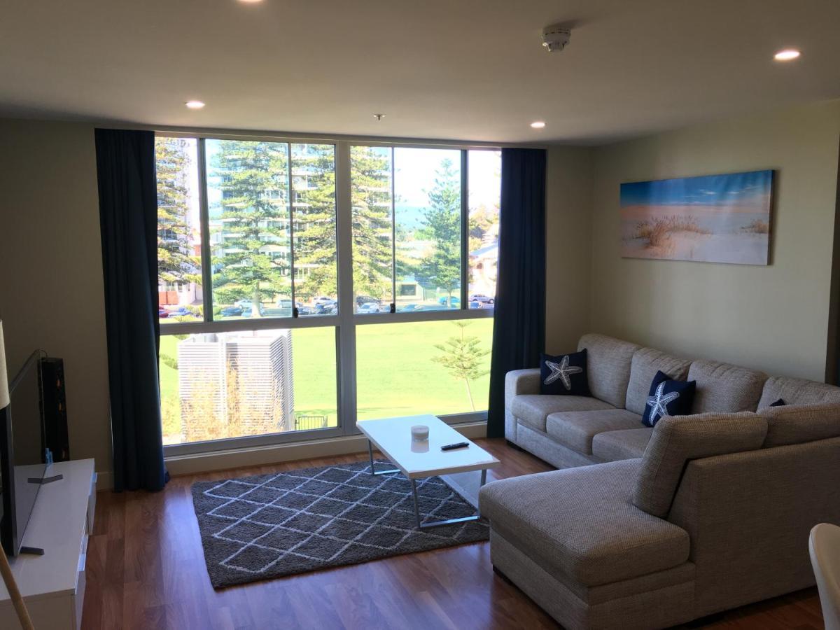Beachside Luxury Apartments One & Two Bedroom In Beachfront Oaks Pier Building Glenelg Exterior foto