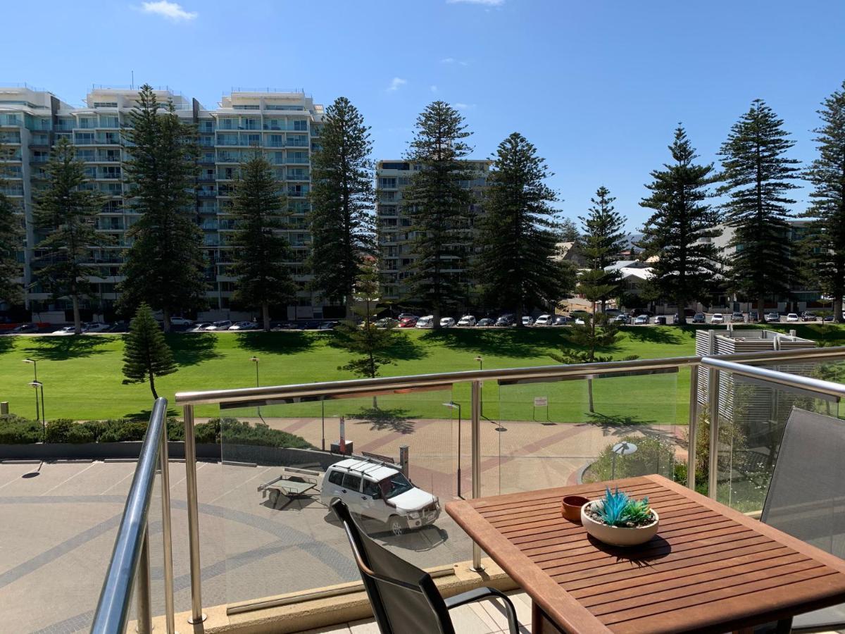 Beachside Luxury Apartments One & Two Bedroom In Beachfront Oaks Pier Building Glenelg Exterior foto