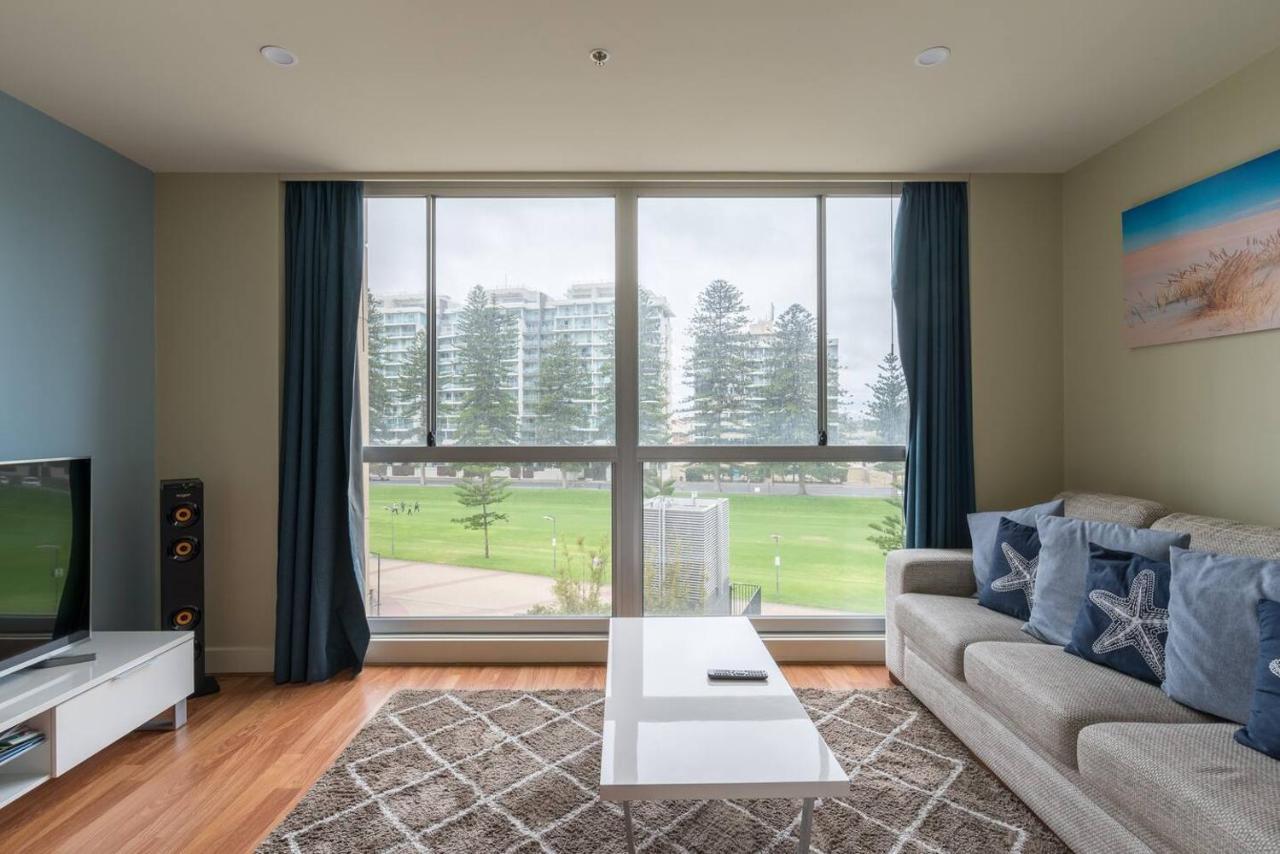 Beachside Luxury Apartments One & Two Bedroom In Beachfront Oaks Pier Building Glenelg Exterior foto