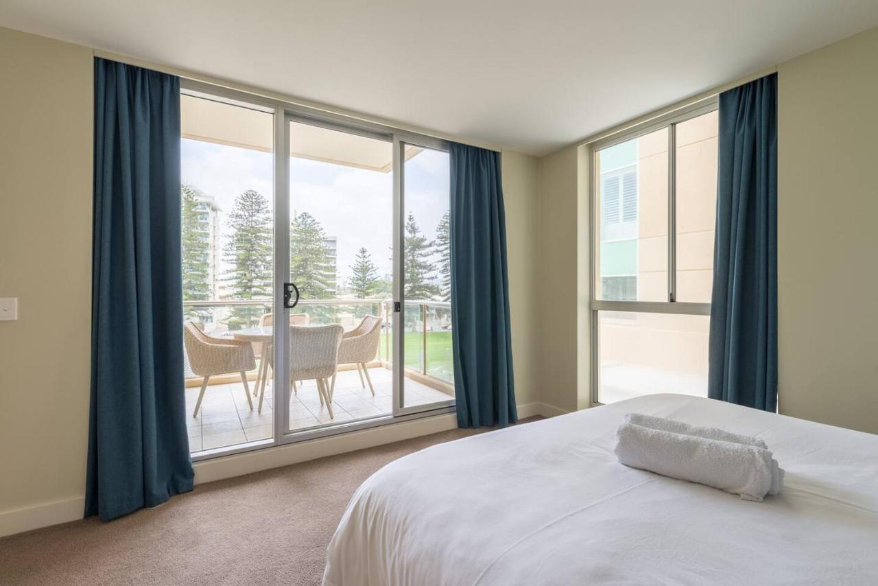 Beachside Luxury Apartments One & Two Bedroom In Beachfront Oaks Pier Building Glenelg Exterior foto