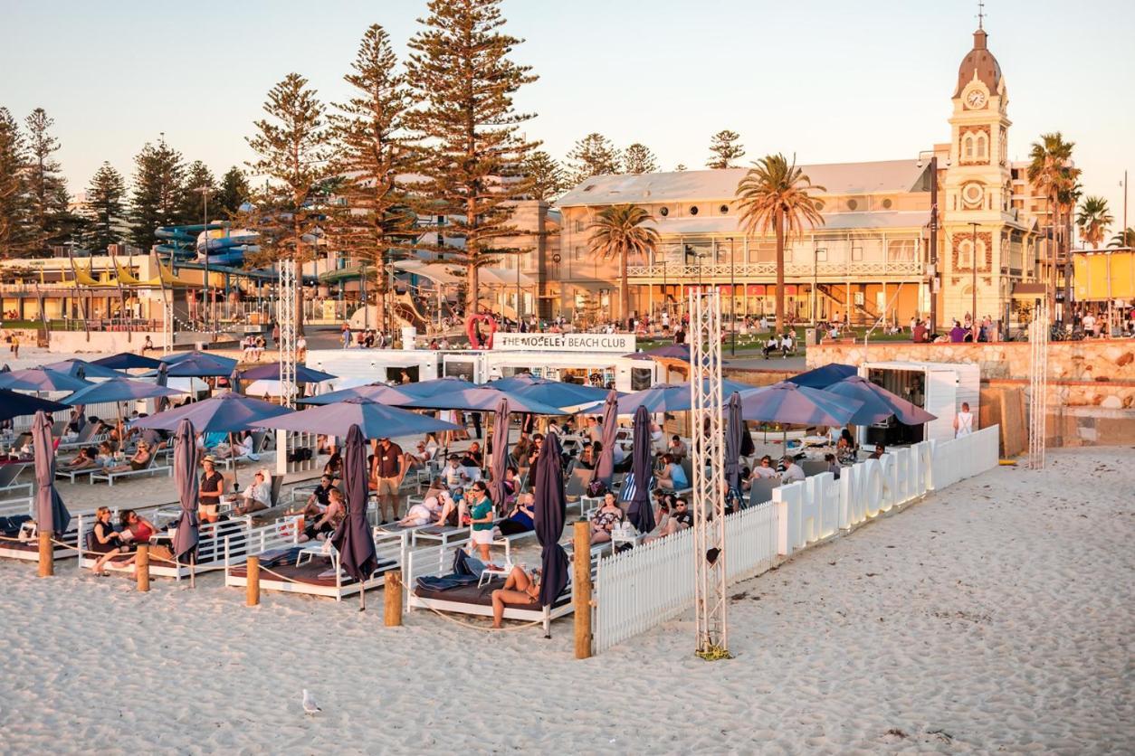 Beachside Luxury Apartments One & Two Bedroom In Beachfront Oaks Pier Building Glenelg Exterior foto