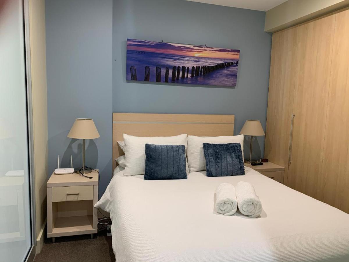Beachside Luxury Apartments One & Two Bedroom In Beachfront Oaks Pier Building Glenelg Exterior foto
