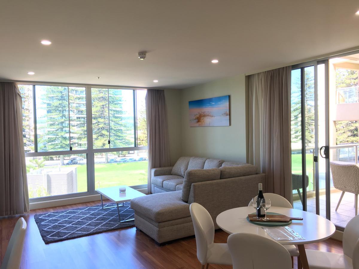 Beachside Luxury Apartments One & Two Bedroom In Beachfront Oaks Pier Building Glenelg Exterior foto