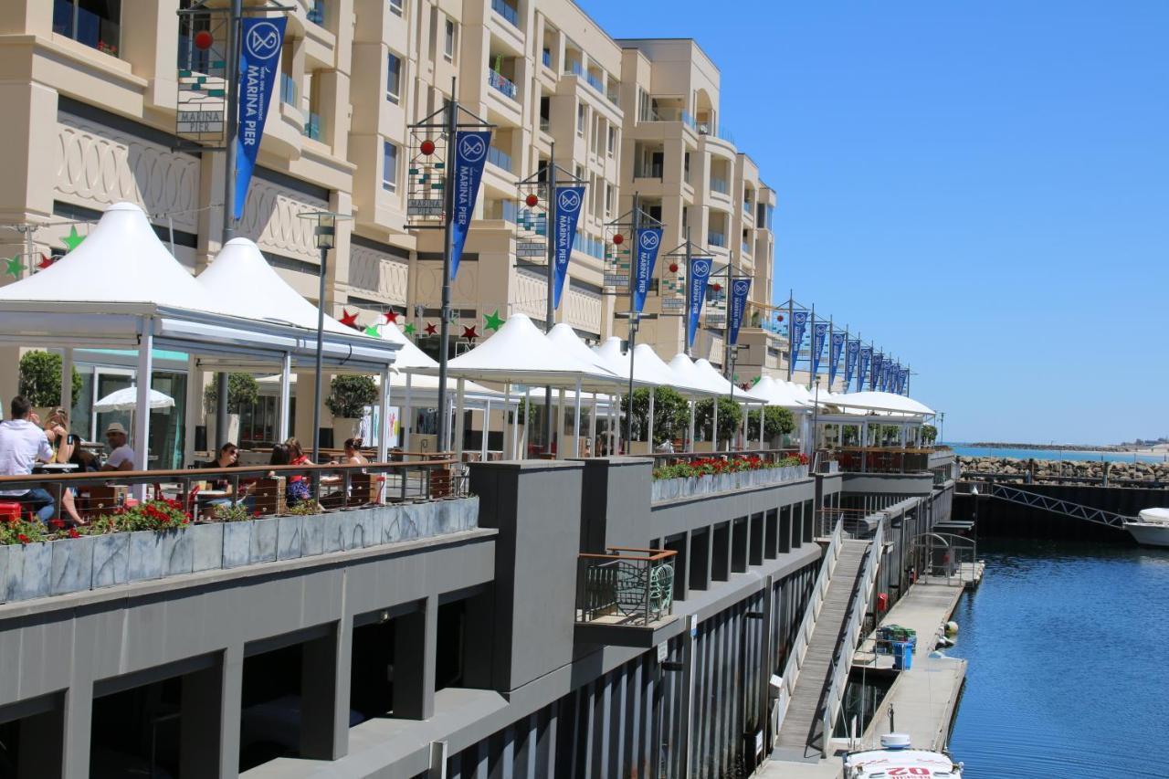 Beachside Luxury Apartments One & Two Bedroom In Beachfront Oaks Pier Building Glenelg Exterior foto