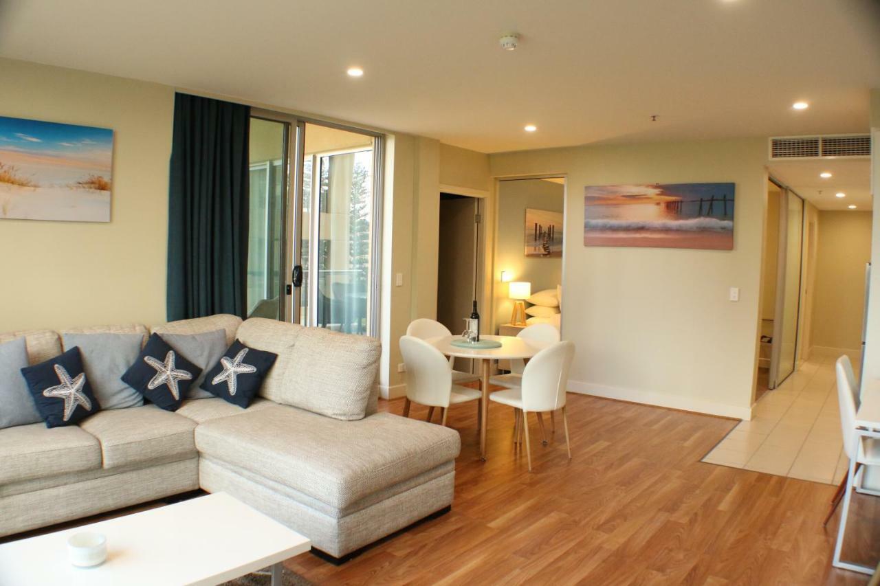 Beachside Luxury Apartments One & Two Bedroom In Beachfront Oaks Pier Building Glenelg Exterior foto