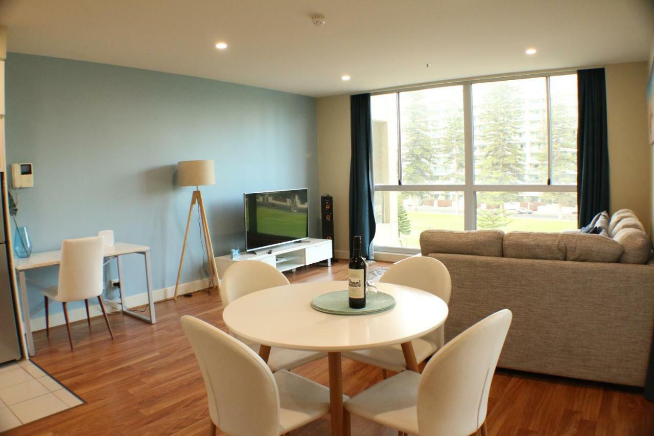 Beachside Luxury Apartments One & Two Bedroom In Beachfront Oaks Pier Building Glenelg Exterior foto